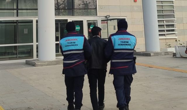 Elazığ’da kaçırdığı otobüsle 6 araç ve 2 işyerine çarpan şüpheli tutuklandı