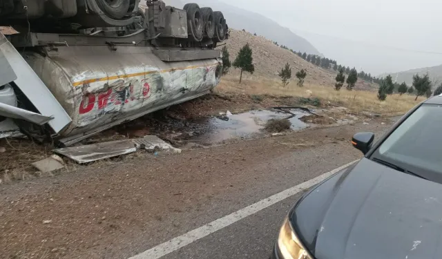 Batman’da tanker devirdi, ham petrol yola saçıldı