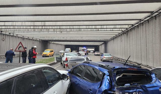 Malatya'da 7 aracın karıştığı zincirleme kazada 6 kişi yaralandı