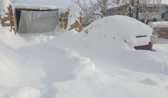 Kar yağışı nedeniyle mahsur kalan kişi hayatını kaybetti