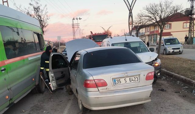 Van Erciş'te trafik kazası: 2 kişi yaralandı