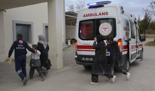 Adıyaman’da lastiği patlayan minibüs şarampole yuvarlandı: 4 yaralı