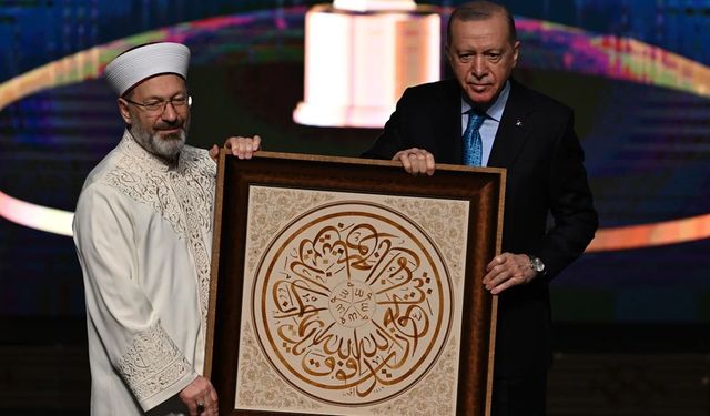 Diyanet’in ‘biat’ içerikli hediye tablosu tartışma yarattı