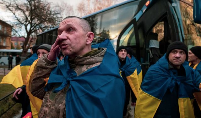 Ukrayna ve Rusya, tarihi esir takasını gerçekleştirdi: 175 kişi serbest!