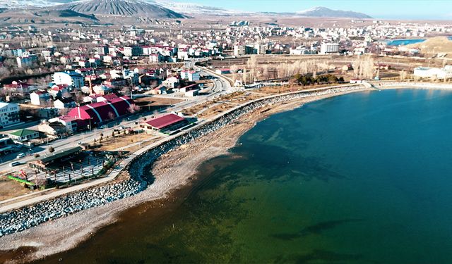 Van Gölü'ndeki su seviyesi düşüşü hızlanıyor, uzmanlar alarm verdi