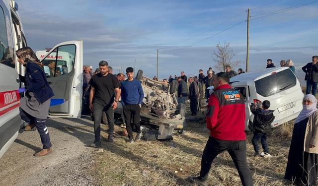 Van’da zincirleme trafik kazası: 5 yaralı