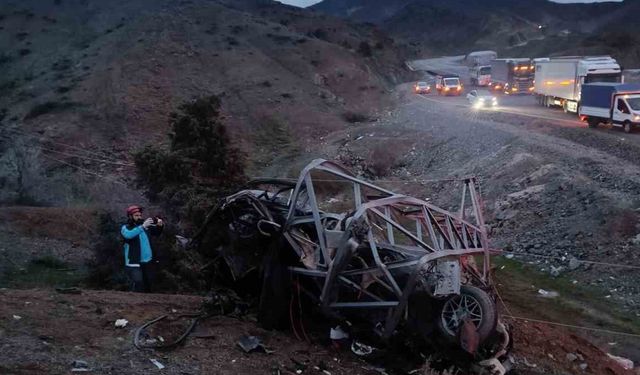 Bingöl’de otomobil elektrik direğine çarptı: 1 ölü, 1 yaralı
