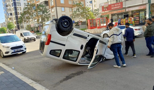 Diyarbakır’da kazada takla atan araç ters döndü