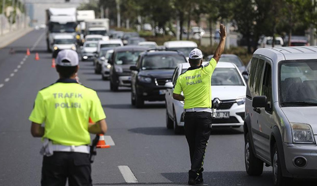 2025’in ilk 4 ayında trafik denetimlerinde 496 bin ceza uygulandı