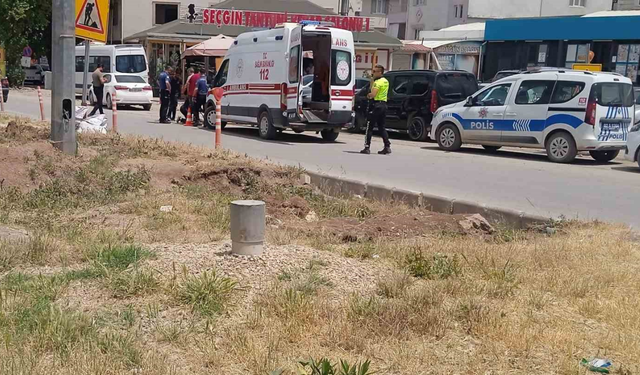 Adıyaman’da yola çıkan yayaya motosiklet çarptı