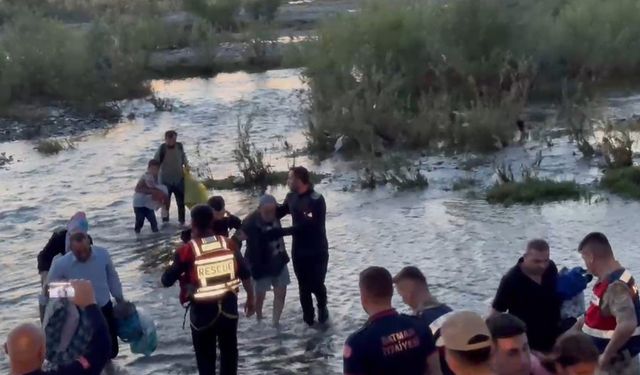 Batman'da baraj kapaklarının açılmasıyla mahsur kalan 25 kişi kurtarıldı