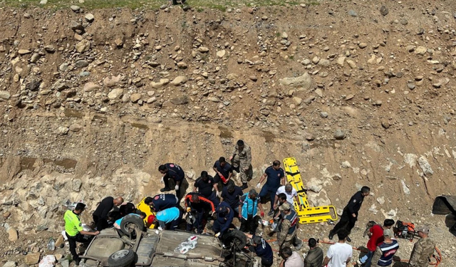Bingöl’de otomobil dereye uçtu: 7 yaralı