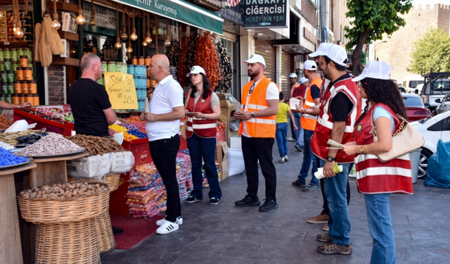 Diyarbakır’da esnafla el ele temizlik seferberliği