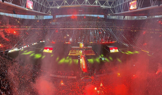 Galatasaray’ın kutlama gecesinde ünlü isimler listesi açıklandı