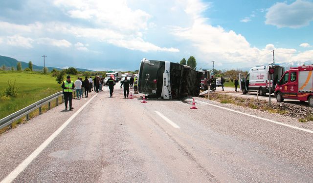 Konya Beyşehir’de otobüs devrildi: 13 yaralı