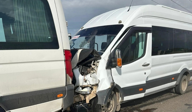 Şanlıurfa’da öğretmenleri taşıyan minibüsler çarpıştı: 28 yaralı