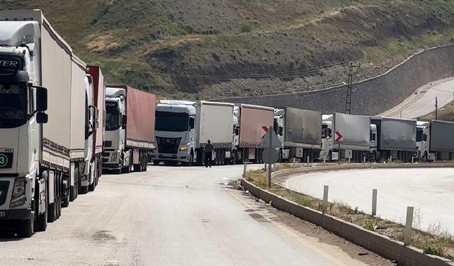 İran-İsrail gerilimi, gümrükte TIR kuyruğuna sebep oldu