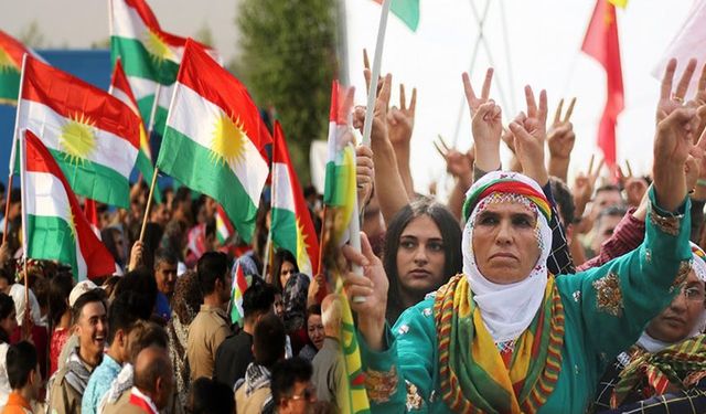 Kürtlerde toplumlaşma ve yönetim yapısı nasıl gelişti?