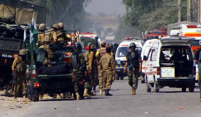 Pakistan’da motosikletle yapılan patlamada 2 ölü, 11 yaralı