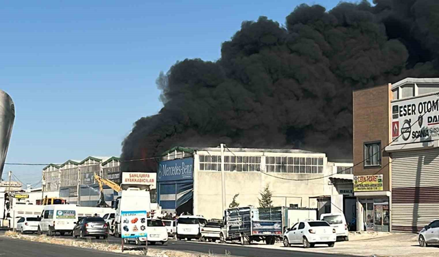 Şanlıurfa’da hırdavat deposunda korkutan yangın