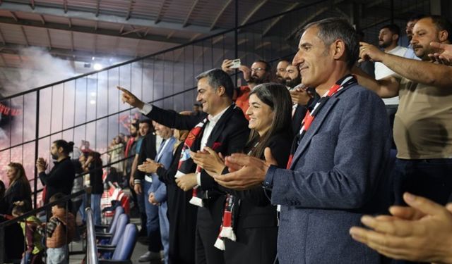 Vanspor play-off şampiyonluğu kutlamasında kayyım protestosu