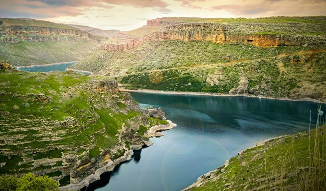 Dicle isminin kökeni nereden geliyor ve Dicle nehrinin diğer isimleri nelerdir?