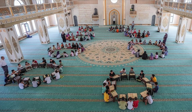 Diyarbakır’da kütüphane kültürü camide canlanıyor