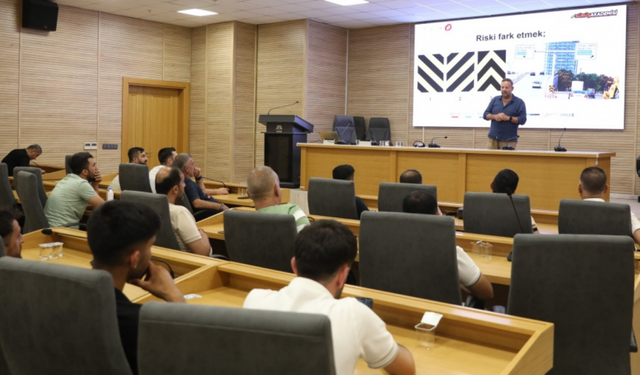 Diyarbakır’da toplu taşıma şoförlerine güvenli sürüş eğitimi