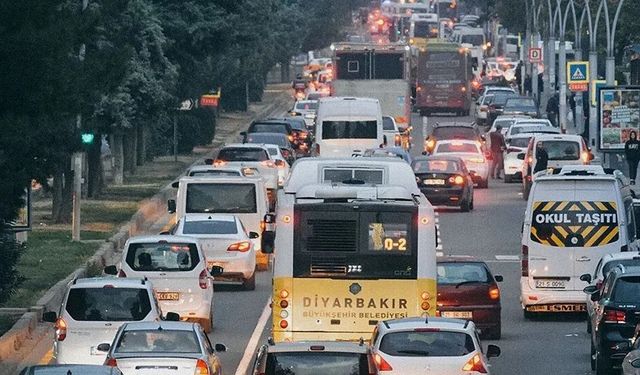 Diyarbakır’da trafik şehri taşımıyor: Plansız şehirleşme mi var?