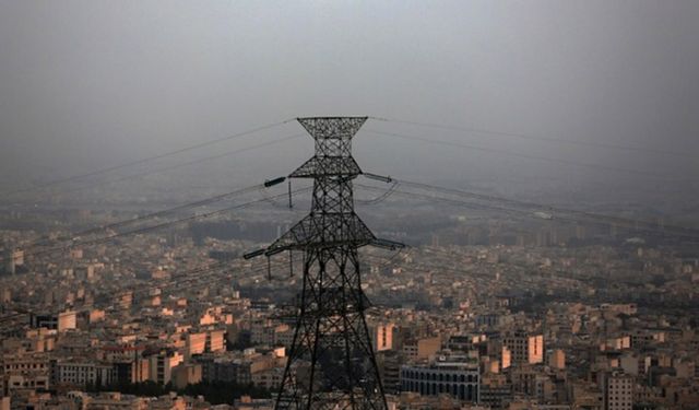 İran’da büyük elektrik kesintisi