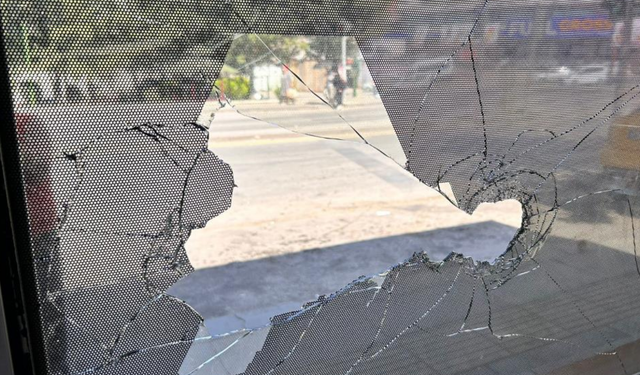 Taksi durağında kılıçlı saldırdı: 1 kişi ağır yaralı
