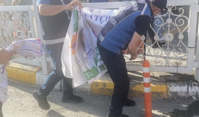 Van’da DEM Parti mitingi afişleri zabıtalarca söktürüldü