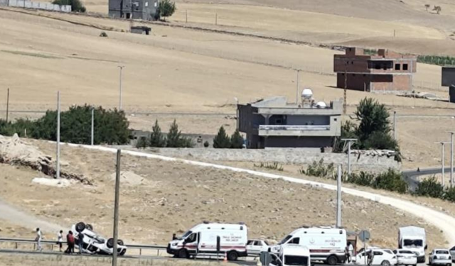 Diyarbakır'da otomobil takla attı