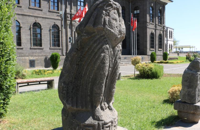 Diyarbakır Müzesi’nden üç tarihi eser ilk kez sergide