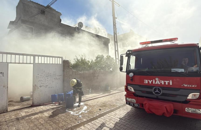 Diyarbakır’da ev yangını: 2 kişi dumandan etkilendi
