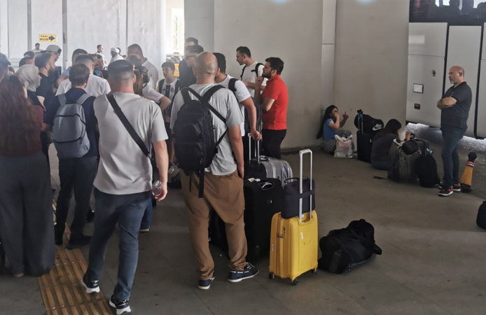 AJet uçağı Yüksekova'ya inemedi, yolcular Diyarbakır’a yönlendirildi
