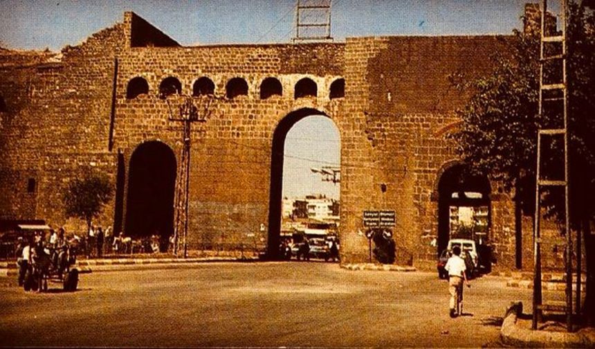 1989 yılında Urfa Kapı'nın görünüşü.
Kaynak: Antoloji Diyarbakır
