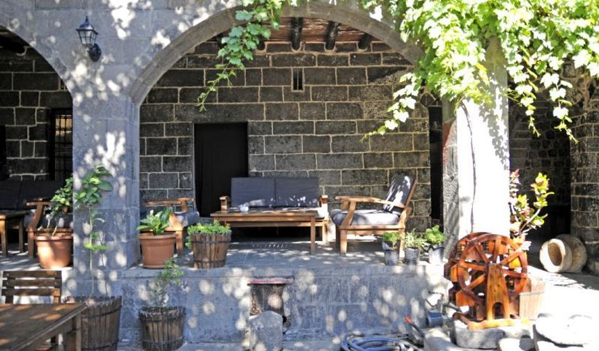 - Kurtuluş Savaşı sırasında han, süvari birliklerinin karargahı olarak kullanılmıştır.
Kaynak: Pinterest