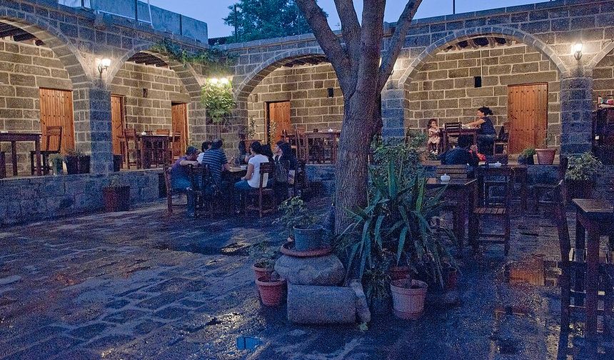 - 1683 yılında Hanilioğlu Mahmut Çelebi ve kız kardeşi Atike Hatun tarafından inşa edilmiştir.

Kaynak: Vikipedi