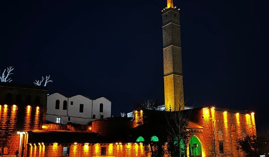 - Nisanoğlu Ebul Kasım tarafından 1155-1160 yılları arasında yapılmıştır.

Kaynak: foursquare