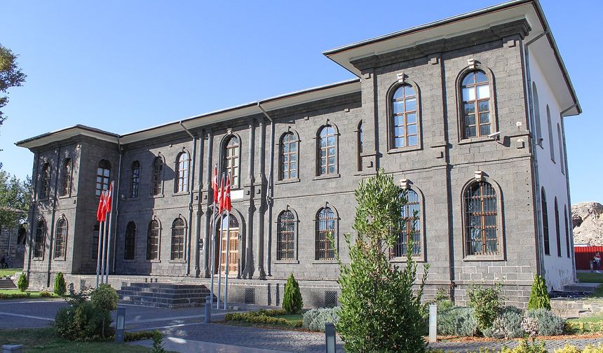 - Müze kompleksinde bulunan valilik kabul makamı
Kaynak:Vikipedi