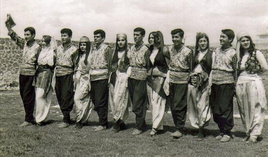 - "Gırani", "Aslanvari", "Şervani" ve "Koçeri" gibi isimlerle anılır.