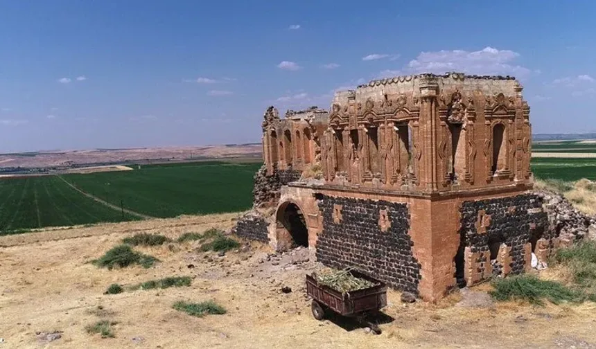 - 1900'lerde Şeyh Kasım'ın büyük oğlu Şeyh Mehmet Neytullah Altınakar tarafından inşa edilmiştir.

Kaynak: DHA