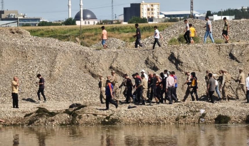 Diyarbakır'da Dicle Nehri'ne düşen çocuk hayatını kaybetti