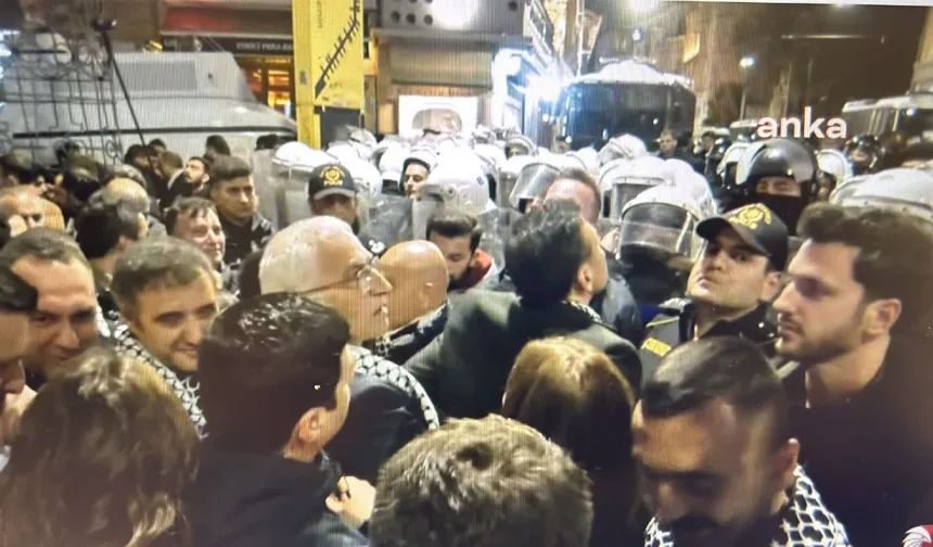 Filistin yürüyüşüne polis engeli: CHP’lilerle arbede yaşandı