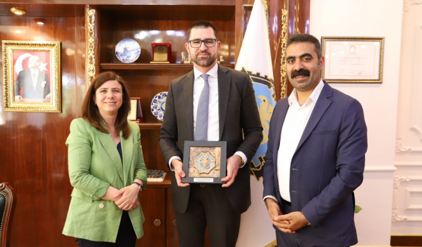 Diyarbakır Büyükşehir Belediyesi’nde ABD ile işbirliği görüşmesi
