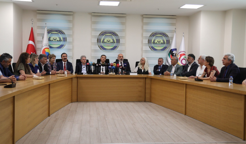 Diyarbakır’da barışa tarihi destek: Silahlar sussun, üretim konuşsun