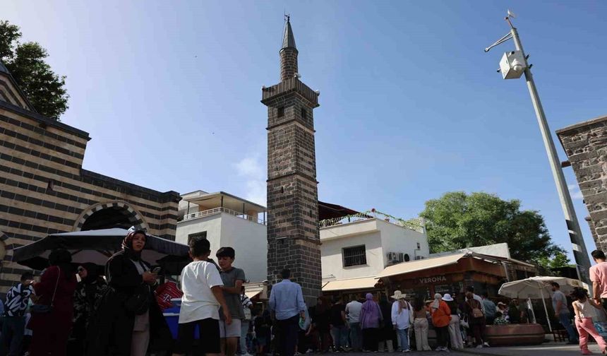 Diyarbakır’da Dört Ayaklı Minare'de dilek turu