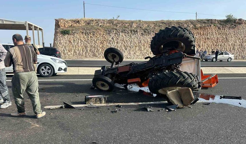 Mardin’de otomobil ile traktör çarpıştı: 3 yaralı
