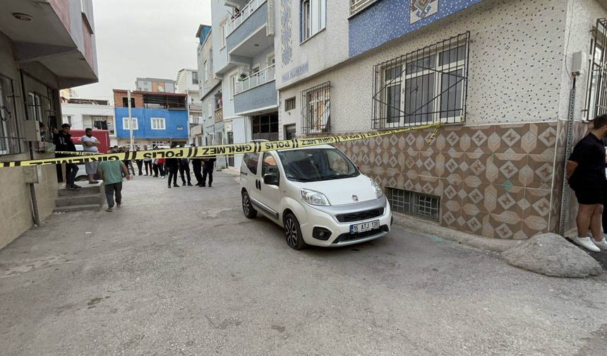 Sokak ortasında silahlı saldırı: Saldırgan aranıyor!